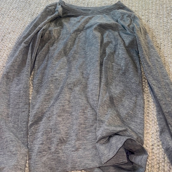 GRAY ALIGN TOP LULU - Picture 1 of 2